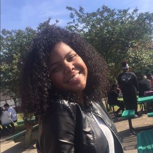 Meet your Posher, Dianis